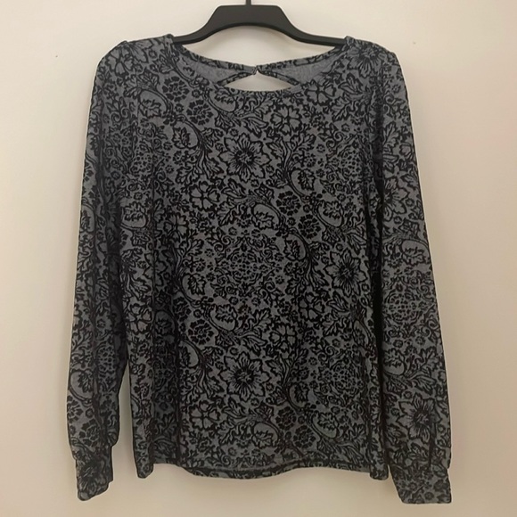 3 for $25! Loft floral print black & grey long sleeve top, size M - Picture 1 of 4